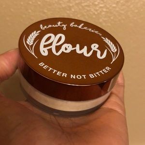 Beauty Bakerie Flour Setting Powder (Yellow)